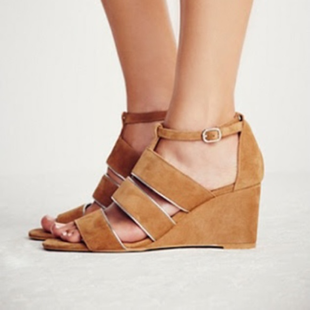 Free People Suede wedge sandal 👡
